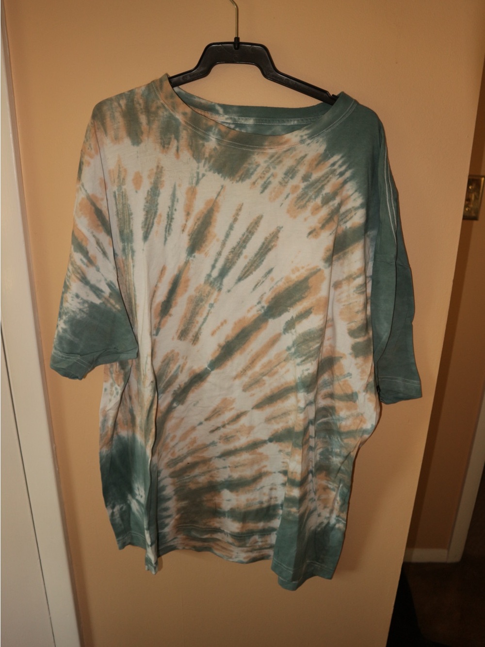 PINK Victoria's Secret Tie-Dye Short Sleeve Tee in Green & Cream